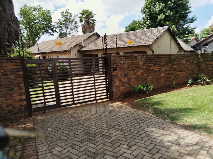 4 Bedroom Property for Sale in Crystal Park Gauteng
