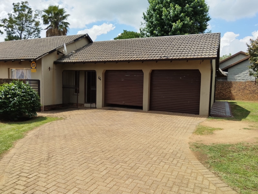 4 Bedroom Property for Sale in Crystal Park Gauteng