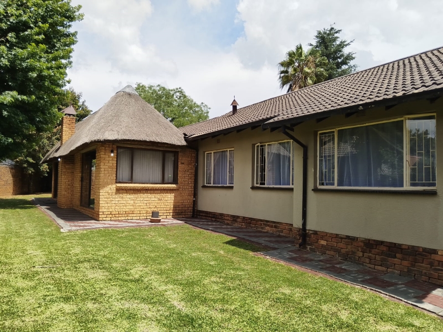 4 Bedroom Property for Sale in Crystal Park Gauteng