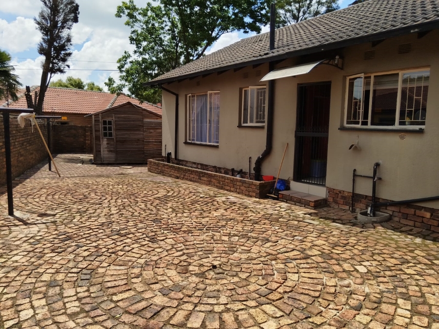 4 Bedroom Property for Sale in Crystal Park Gauteng