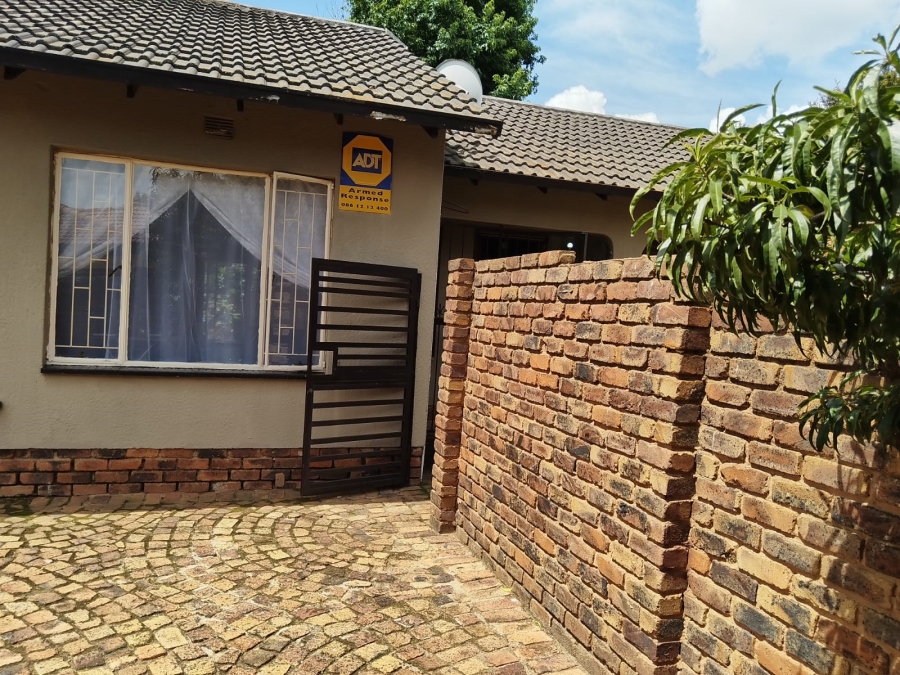 4 Bedroom Property for Sale in Crystal Park Gauteng