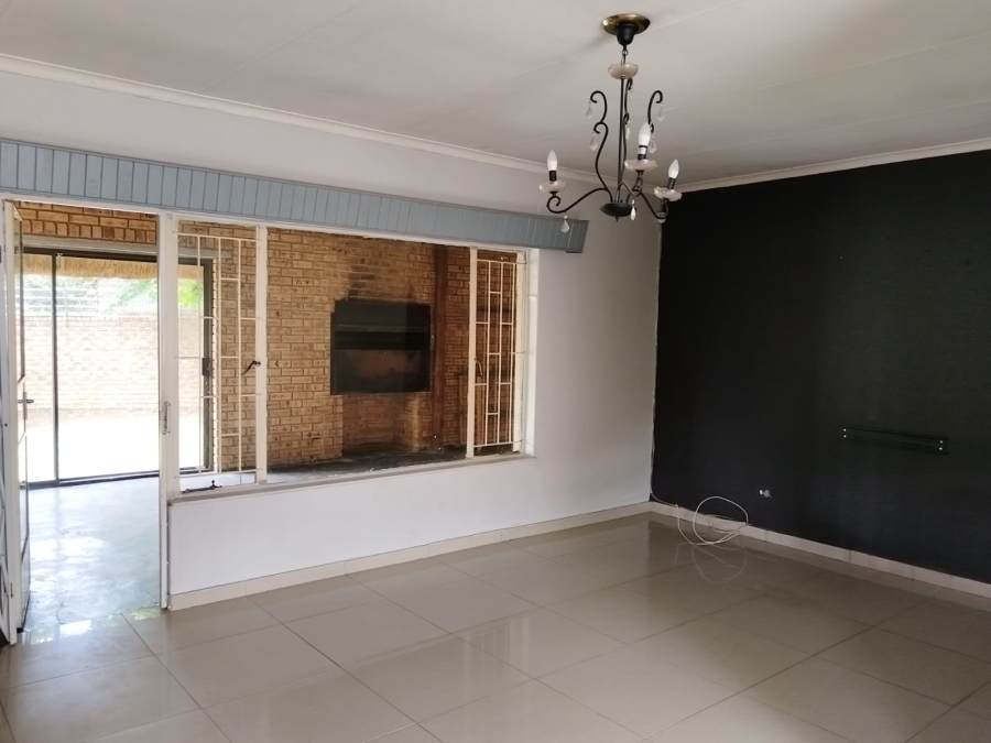 4 Bedroom Property for Sale in Crystal Park Gauteng