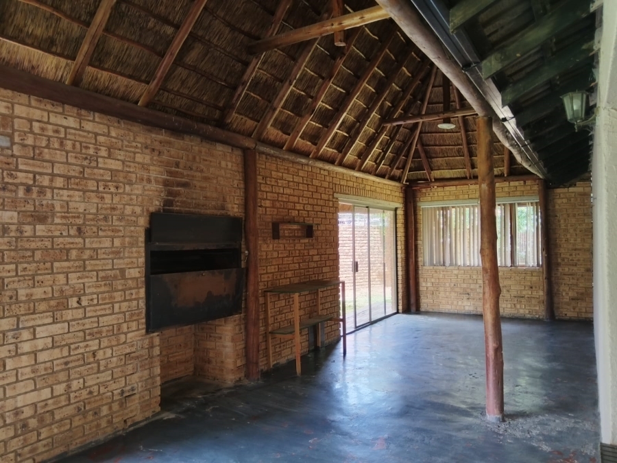 4 Bedroom Property for Sale in Crystal Park Gauteng