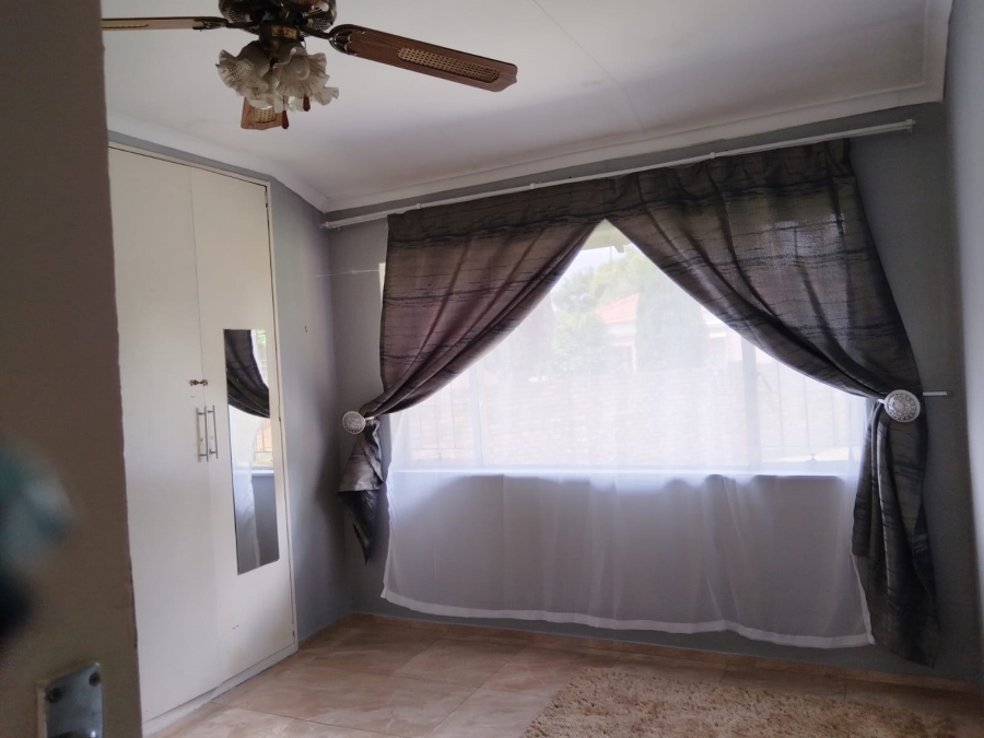 4 Bedroom Property for Sale in Crystal Park Gauteng