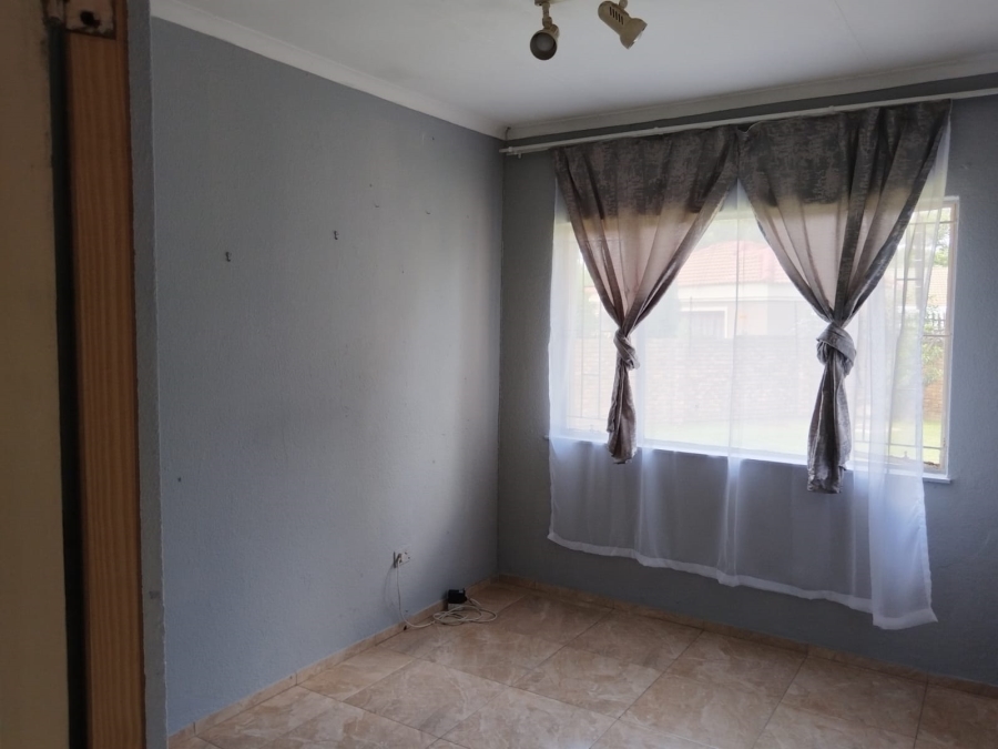 4 Bedroom Property for Sale in Crystal Park Gauteng