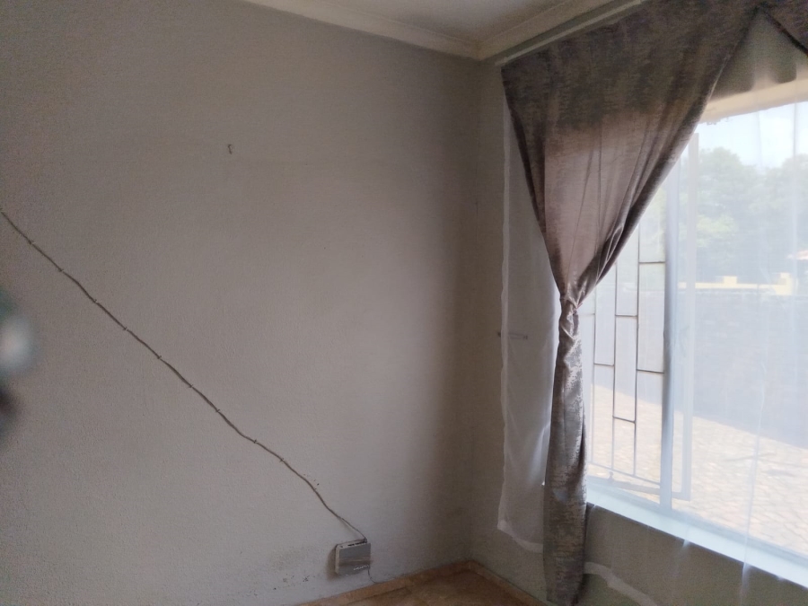 4 Bedroom Property for Sale in Crystal Park Gauteng