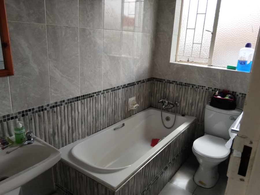 4 Bedroom Property for Sale in Crystal Park Gauteng