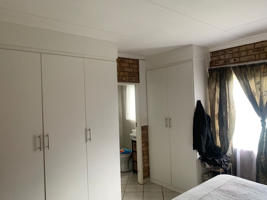 6 Bedroom Property for Sale in Strydfontein A H Gauteng