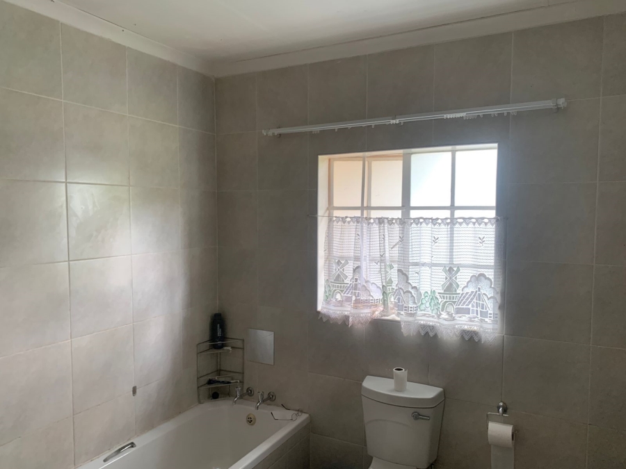 6 Bedroom Property for Sale in Strydfontein A H Gauteng