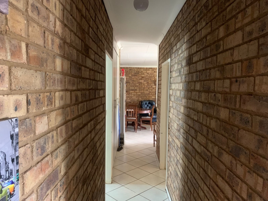 6 Bedroom Property for Sale in Strydfontein A H Gauteng