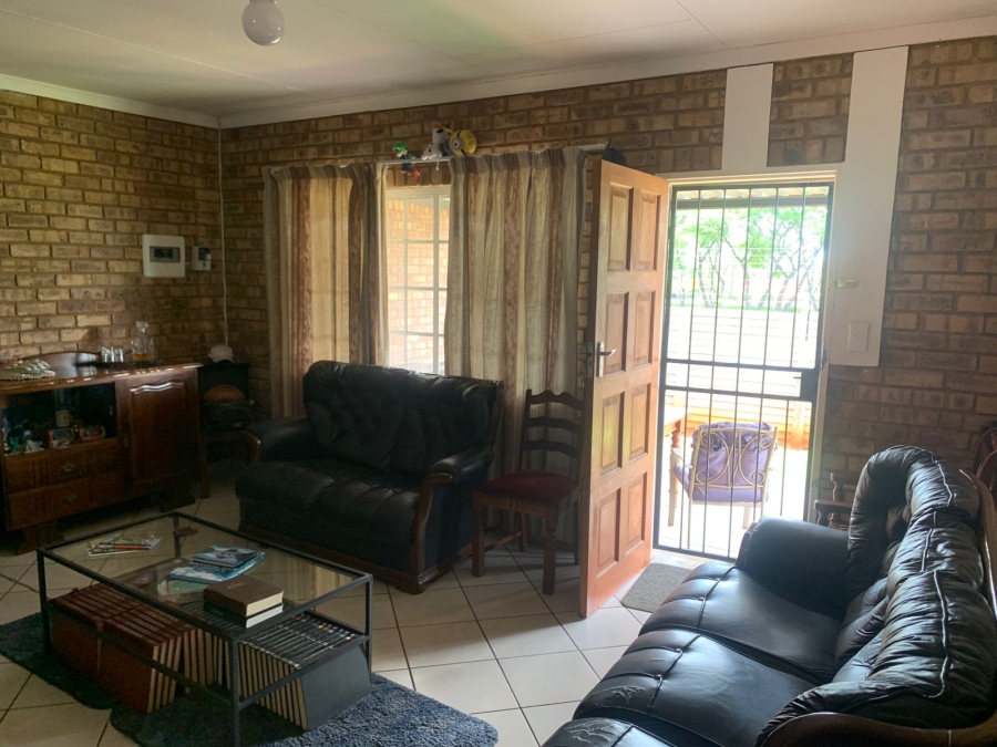 6 Bedroom Property for Sale in Strydfontein A H Gauteng