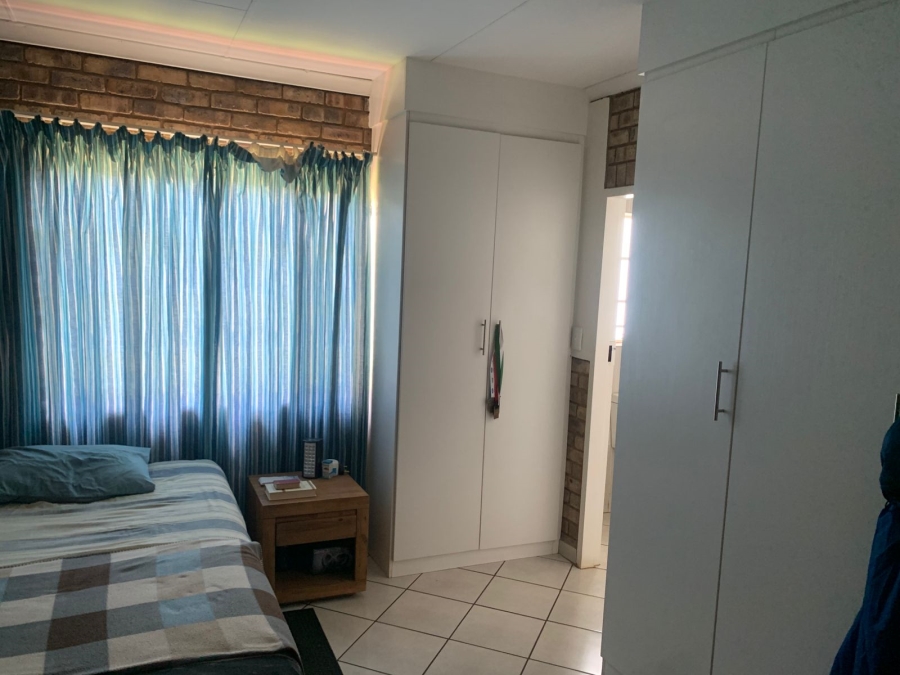 6 Bedroom Property for Sale in Strydfontein A H Gauteng