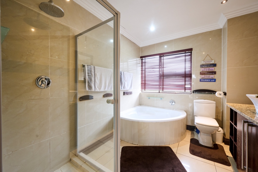 5 Bedroom Property for Sale in Carlswald North Estate Gauteng