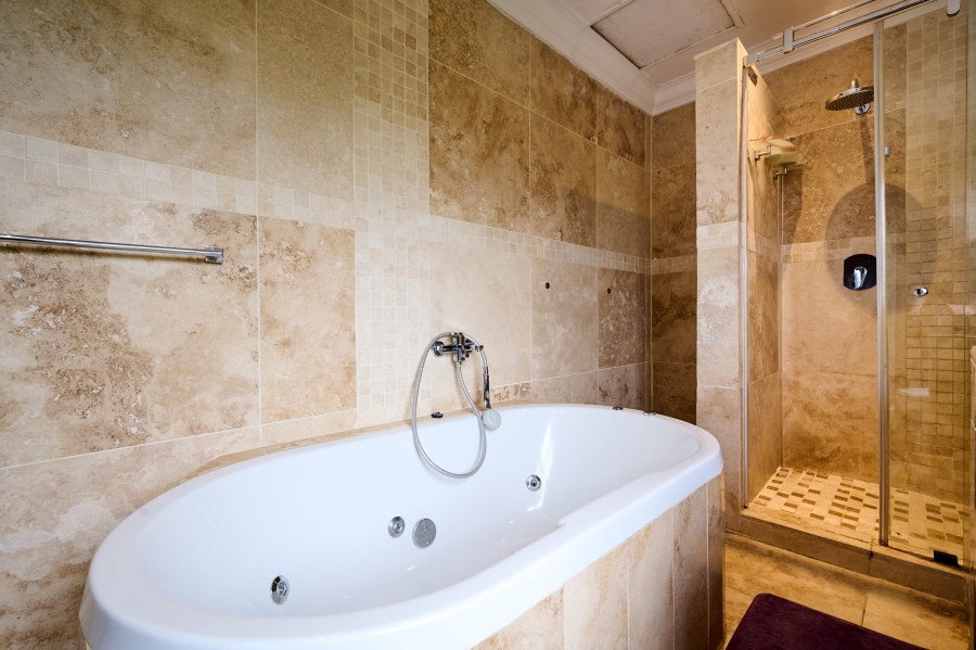 5 Bedroom Property for Sale in Carlswald North Estate Gauteng