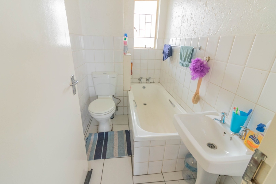 2 Bedroom Property for Sale in Glen Marais Gauteng