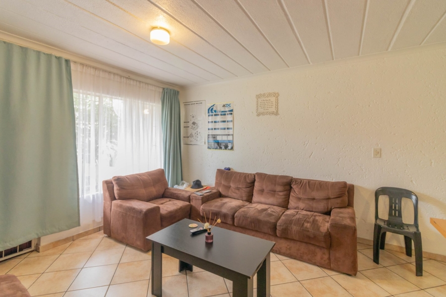 2 Bedroom Property for Sale in Glen Marais Gauteng