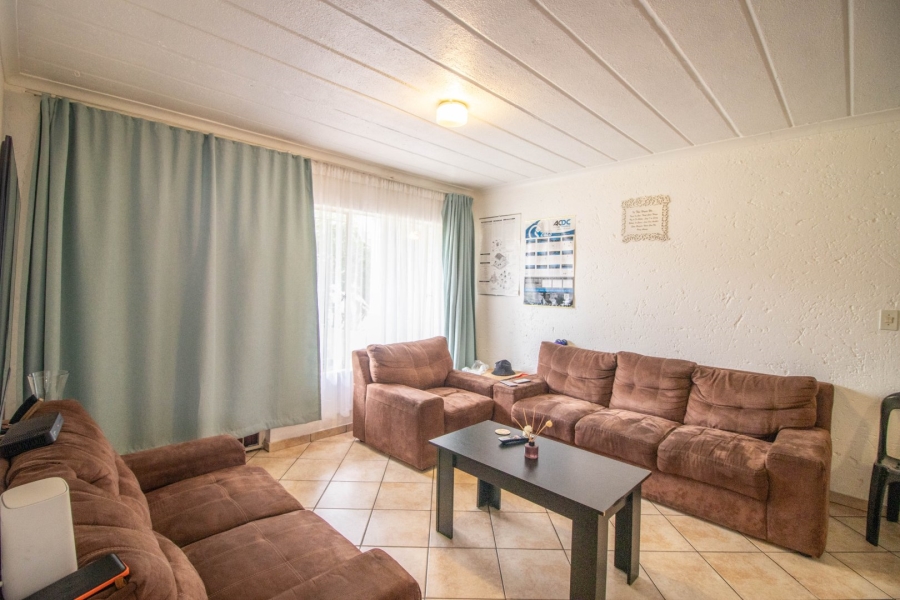 2 Bedroom Property for Sale in Glen Marais Gauteng