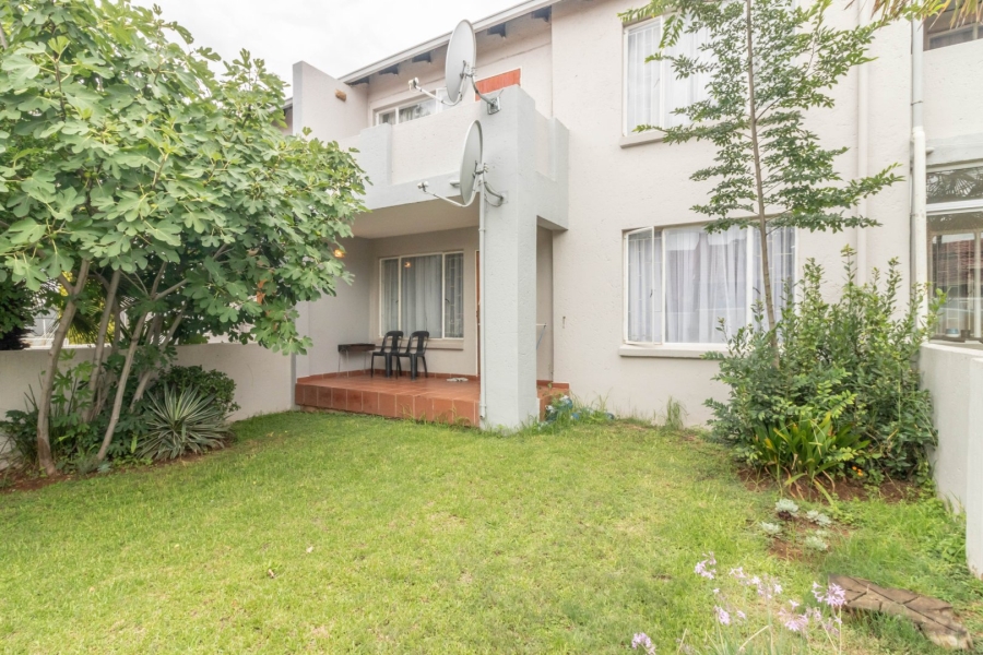 2 Bedroom Property for Sale in Glen Marais Gauteng