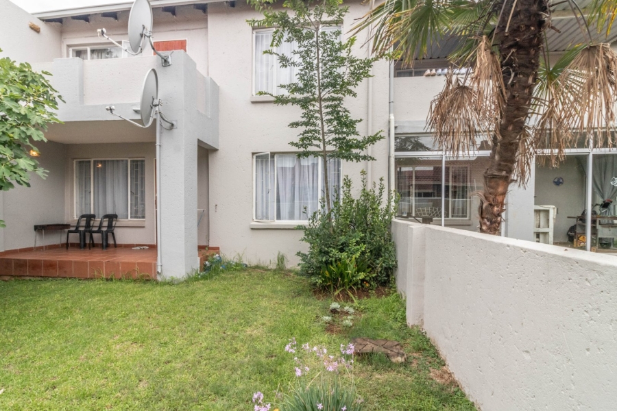 2 Bedroom Property for Sale in Glen Marais Gauteng