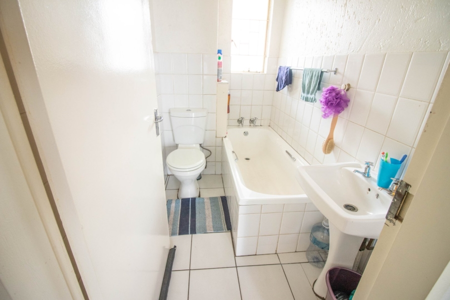 2 Bedroom Property for Sale in Glen Marais Gauteng