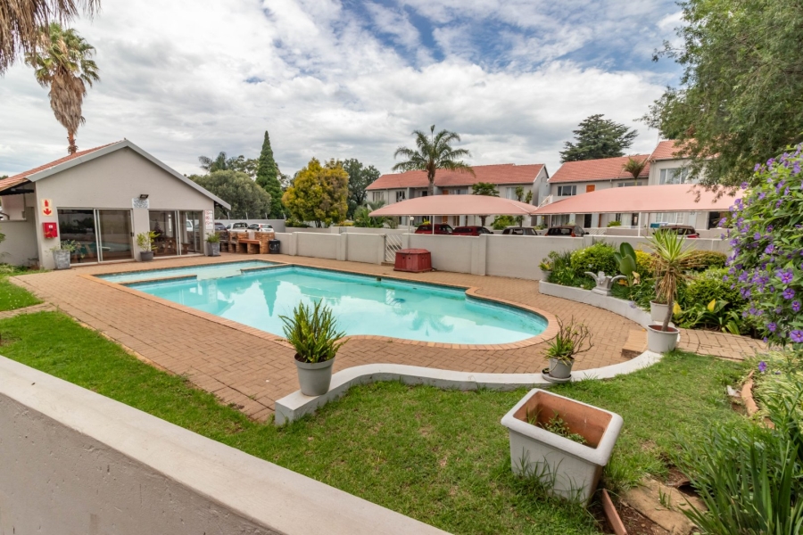 2 Bedroom Property for Sale in Glen Marais Gauteng