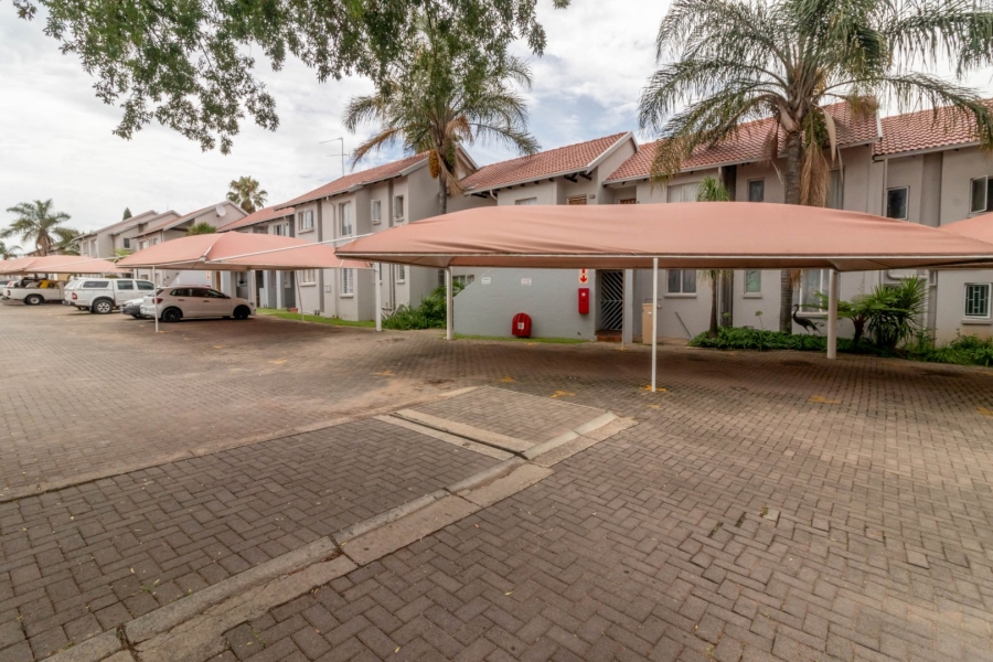2 Bedroom Property for Sale in Glen Marais Gauteng