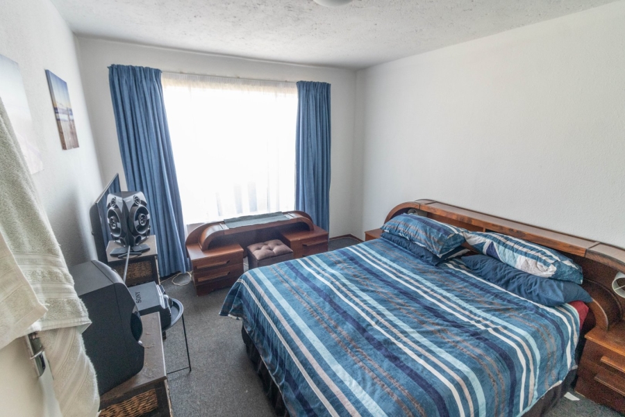 1 Bedroom Property for Sale in Glen Marais Gauteng