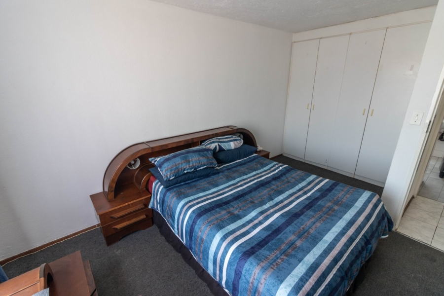 1 Bedroom Property for Sale in Glen Marais Gauteng