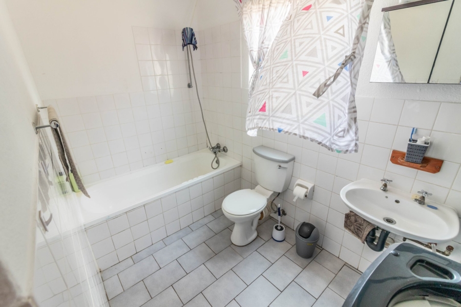 1 Bedroom Property for Sale in Glen Marais Gauteng