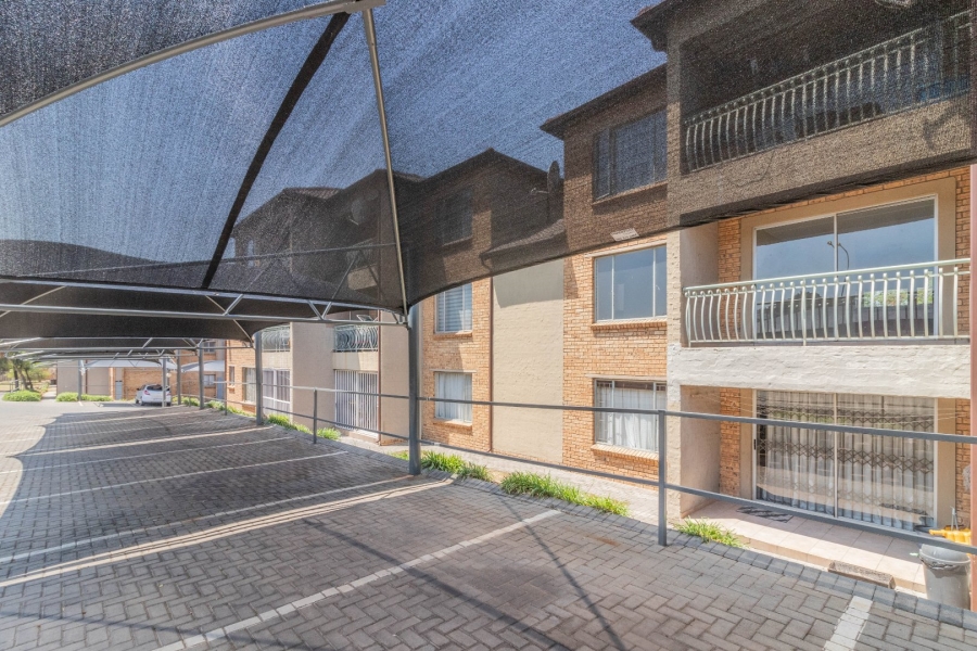 2 Bedroom Property for Sale in Birchleigh Gauteng