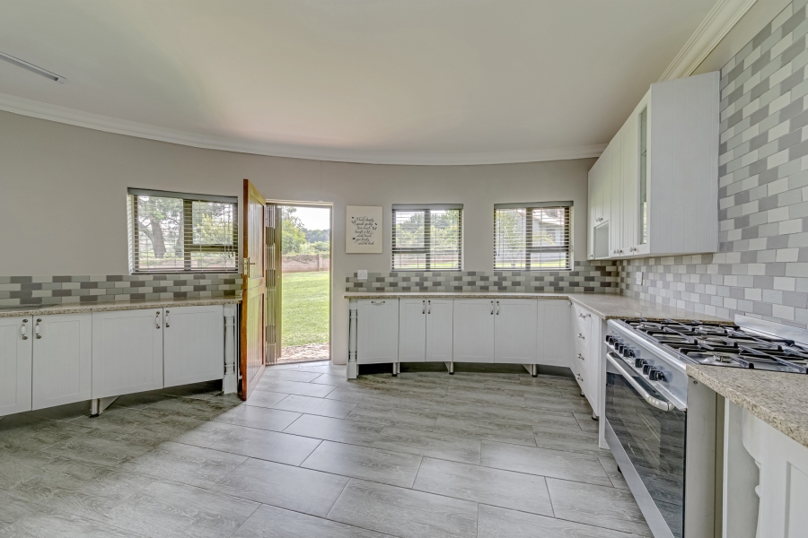 11 Bedroom Property for Sale in Protea Ridge Gauteng