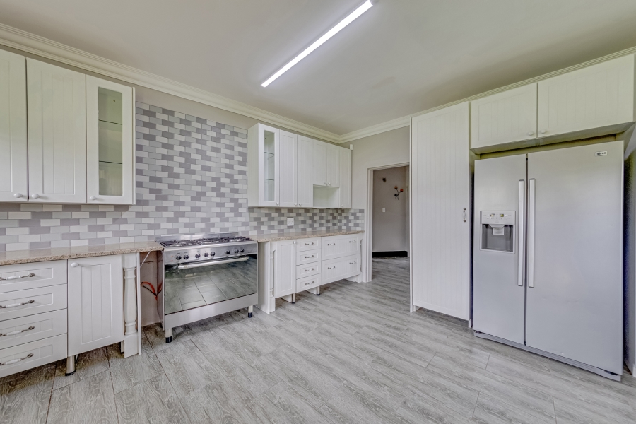 11 Bedroom Property for Sale in Protea Ridge Gauteng