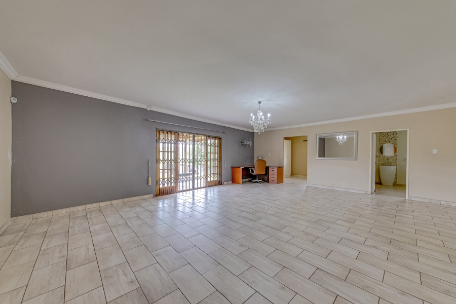 11 Bedroom Property for Sale in Protea Ridge Gauteng