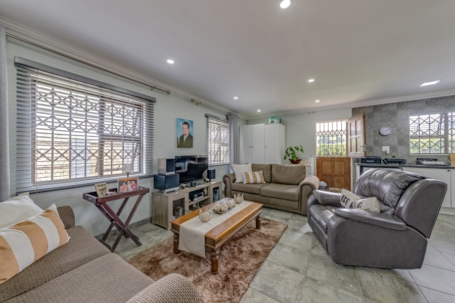 11 Bedroom Property for Sale in Protea Ridge Gauteng