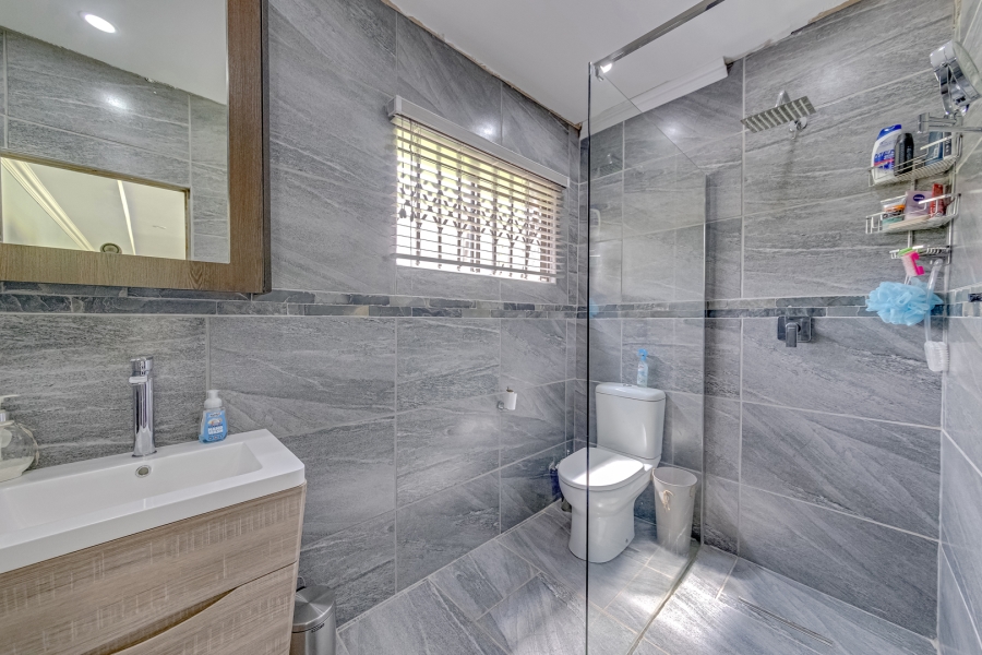 11 Bedroom Property for Sale in Protea Ridge Gauteng