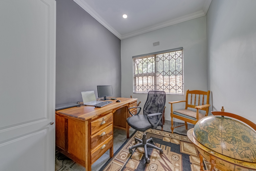 11 Bedroom Property for Sale in Protea Ridge Gauteng