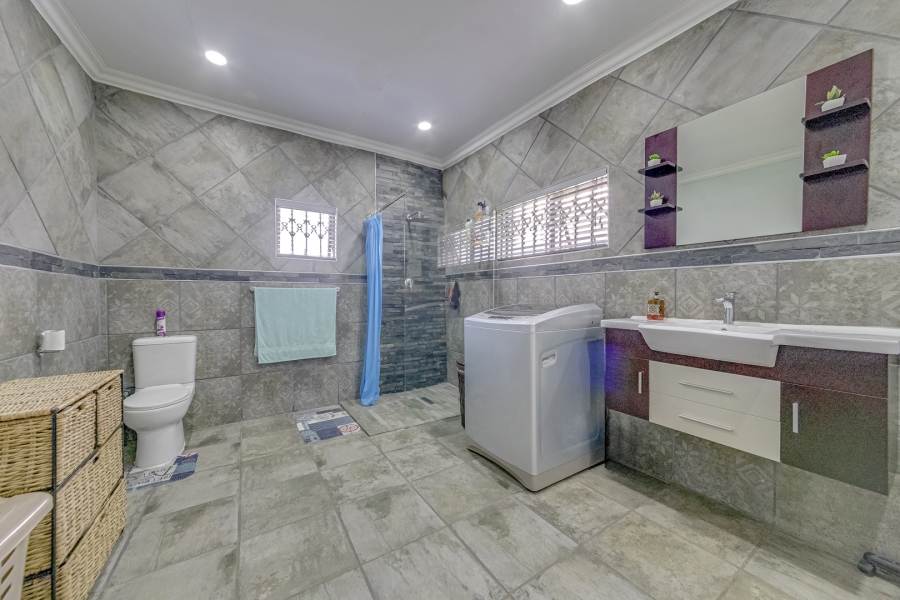 11 Bedroom Property for Sale in Protea Ridge Gauteng