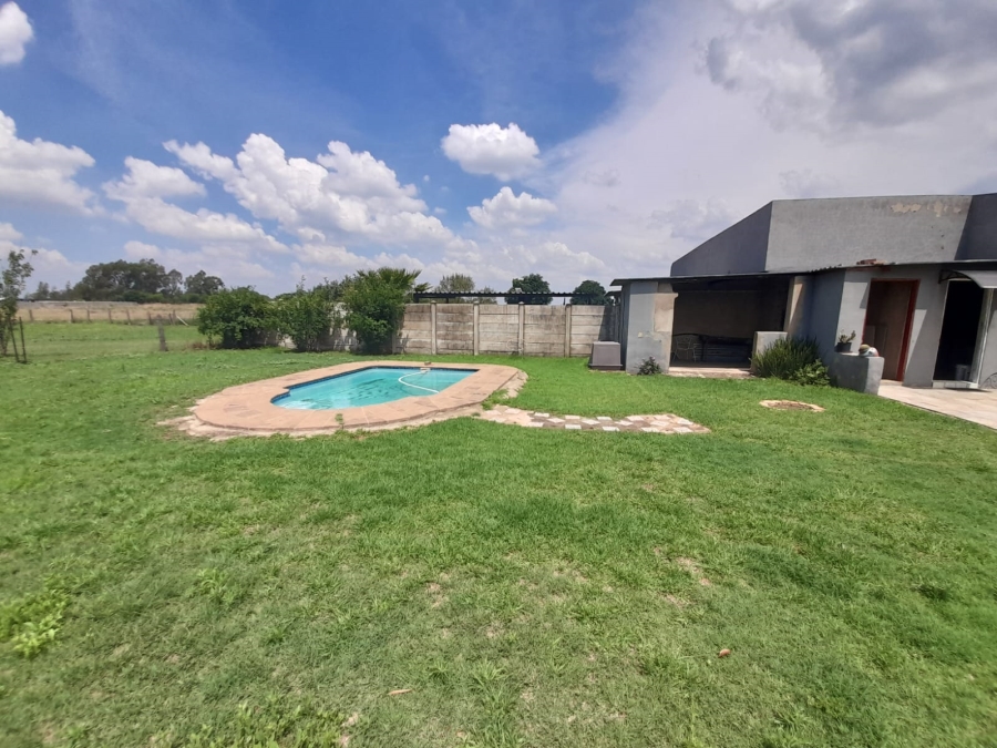 To Let 2 Bedroom Property for Rent in Helderstrome AH Gauteng