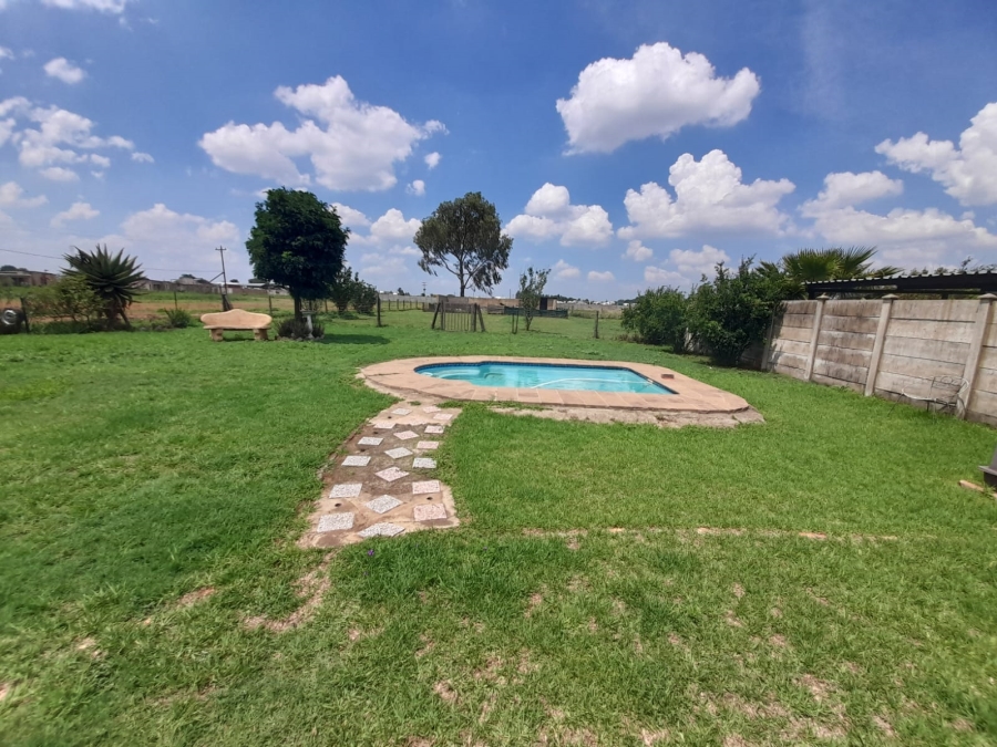 To Let 2 Bedroom Property for Rent in Helderstrome AH Gauteng