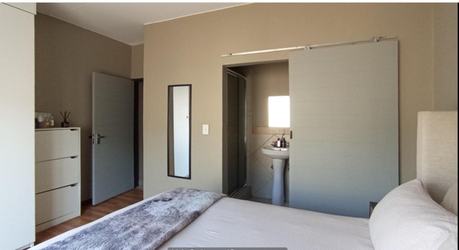 2 Bedroom Property for Sale in Glen Austin Gauteng