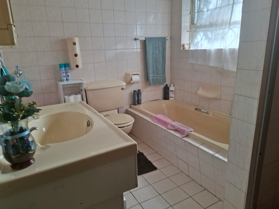 4 Bedroom Property for Sale in Vanderbijlpark SE 7 Gauteng