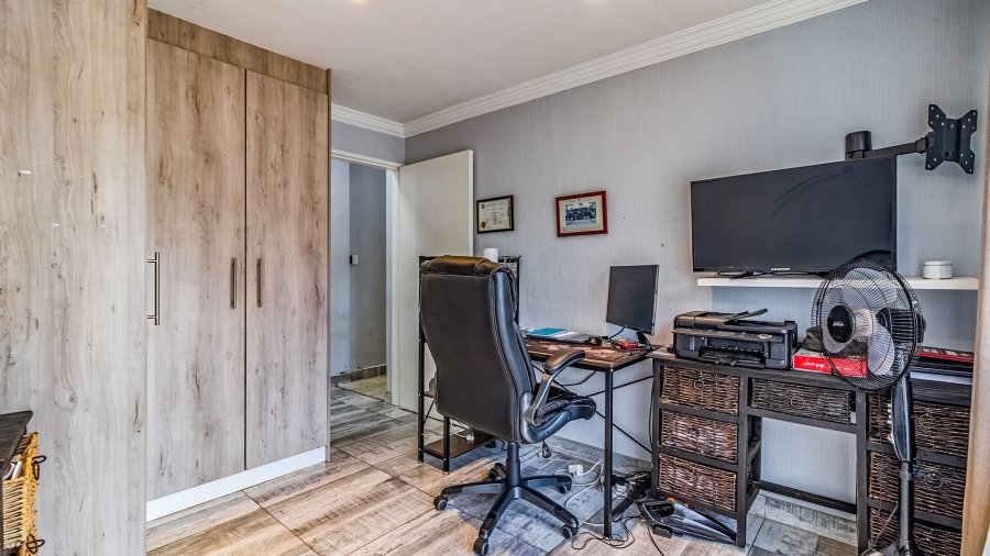 4 Bedroom Property for Sale in Oriel Gauteng