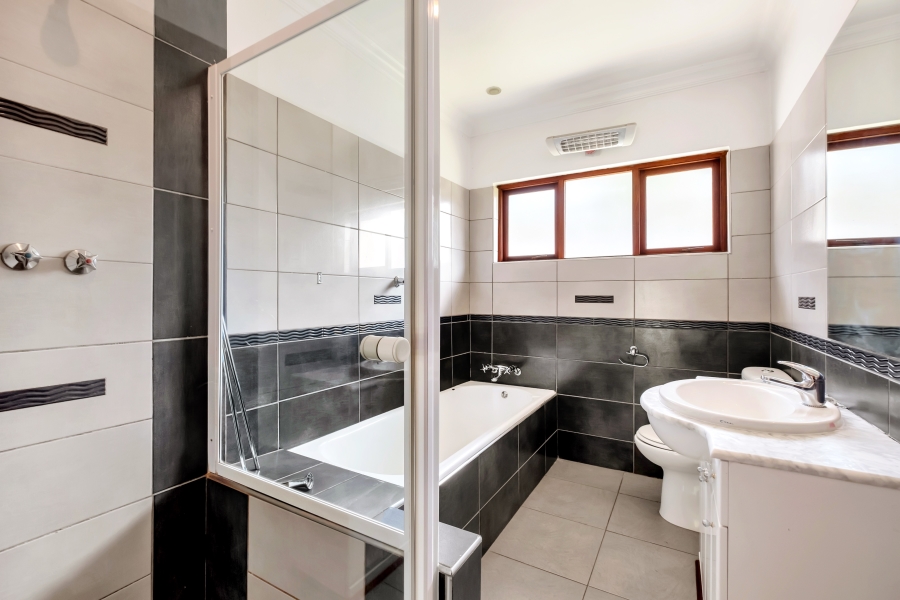 3 Bedroom Property for Sale in Morningside Manor Gauteng