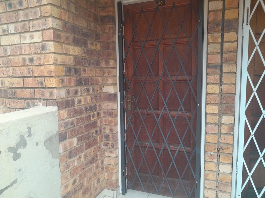 2 Bedroom Property for Sale in Liefde en Vrede Gauteng