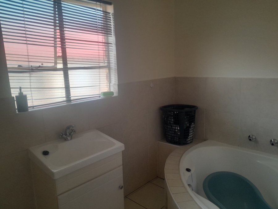2 Bedroom Property for Sale in Liefde en Vrede Gauteng