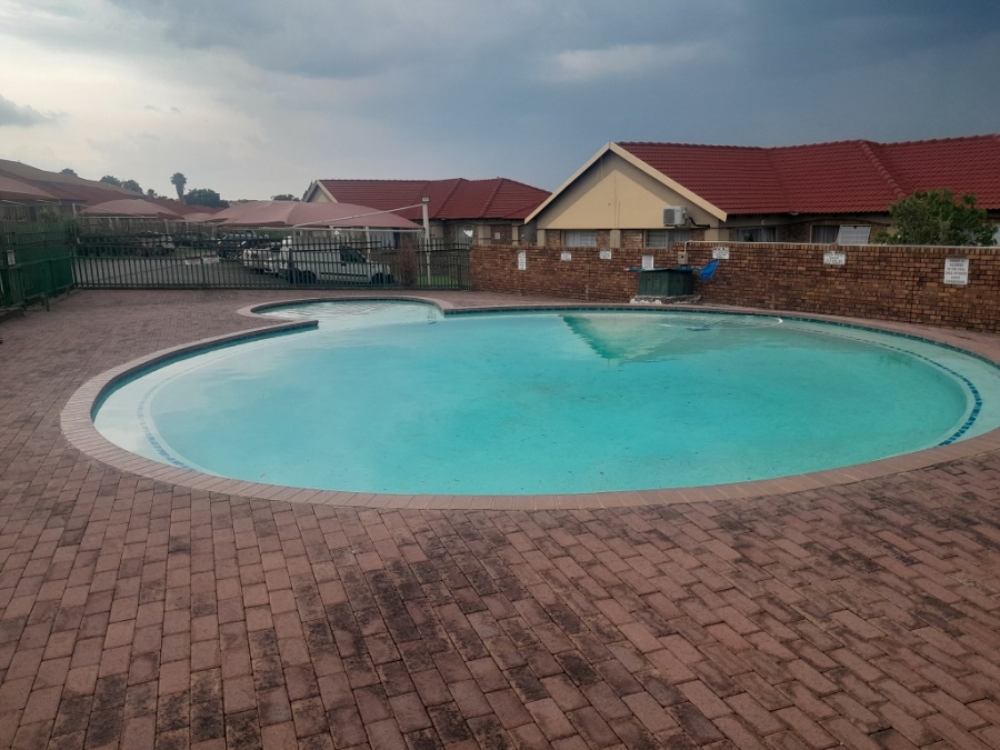 2 Bedroom Property for Sale in Liefde en Vrede Gauteng