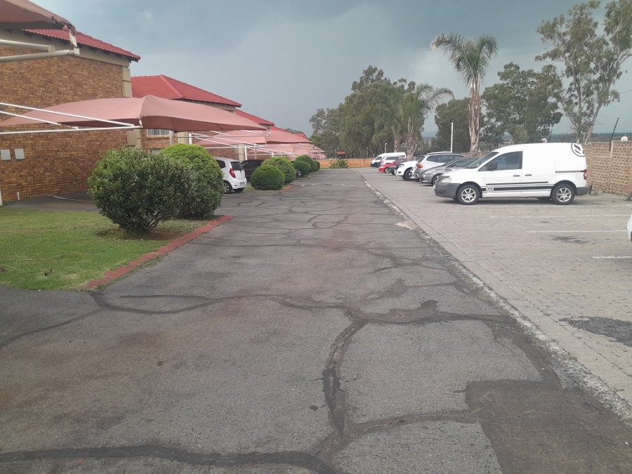 2 Bedroom Property for Sale in Liefde en Vrede Gauteng