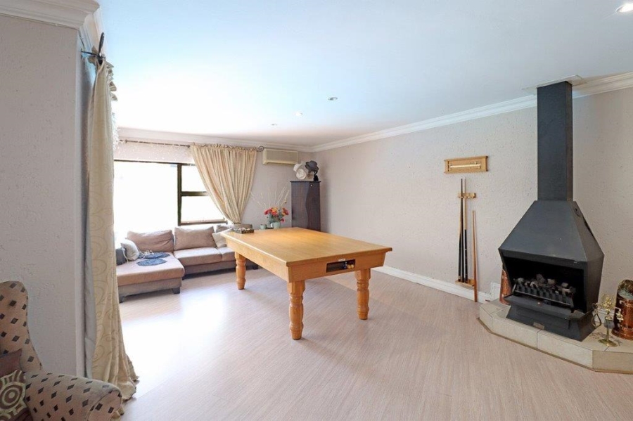 5 Bedroom Property for Sale in Dowerglen Ext 4 Gauteng