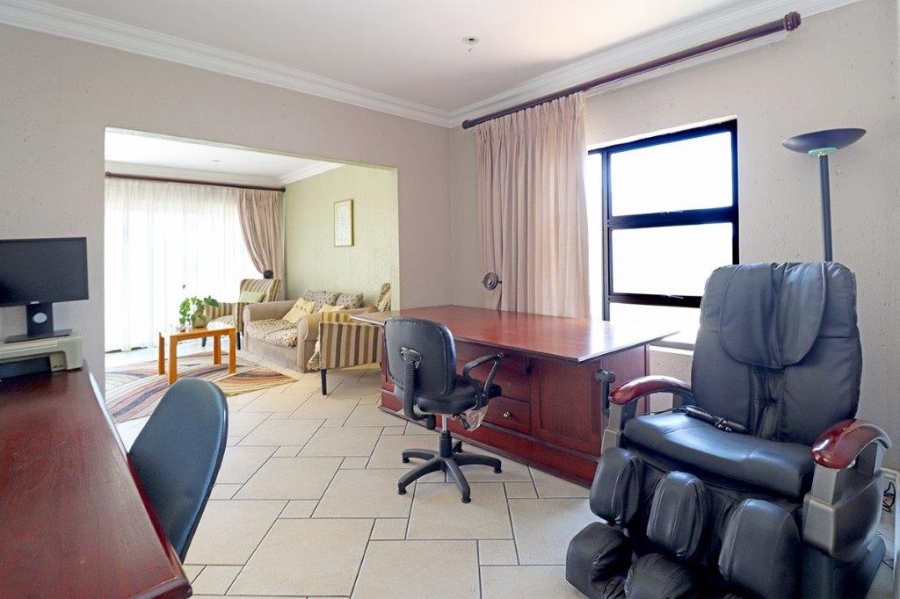 5 Bedroom Property for Sale in Dowerglen Ext 4 Gauteng