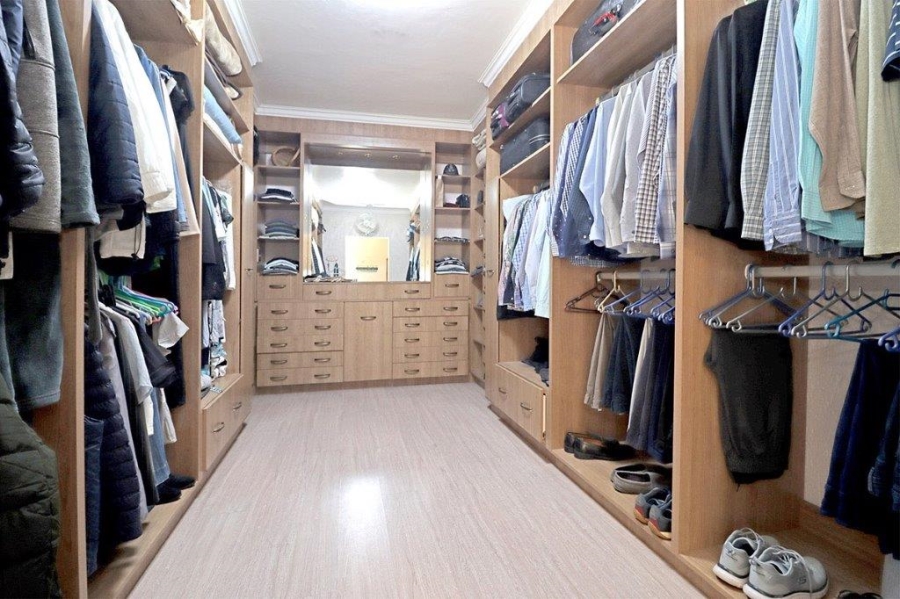 5 Bedroom Property for Sale in Dowerglen Ext 4 Gauteng